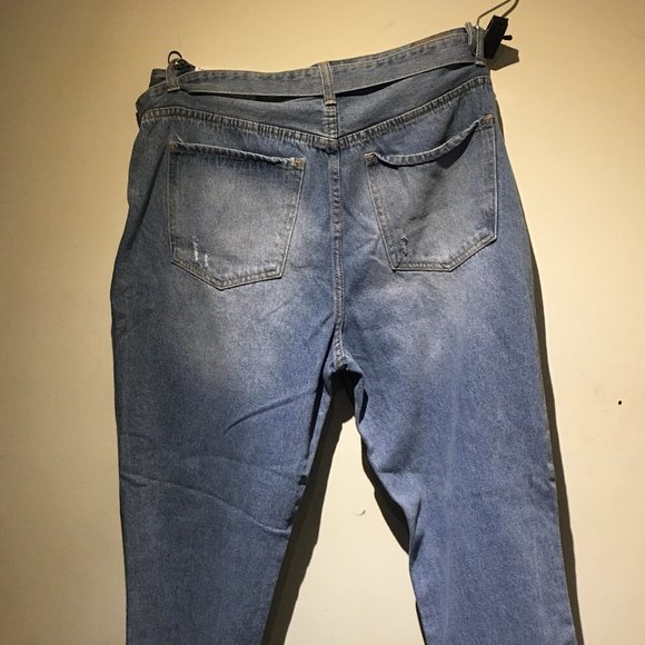 BLUENOTES HIGH RISE MOM JEANS FITS LIKE A 31 - Picture 2 of 5